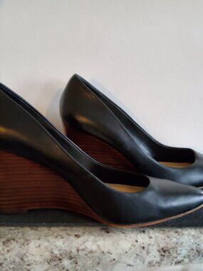 Vince Camuto Black Wedge Heels size 8.5M heels 3.5 inches